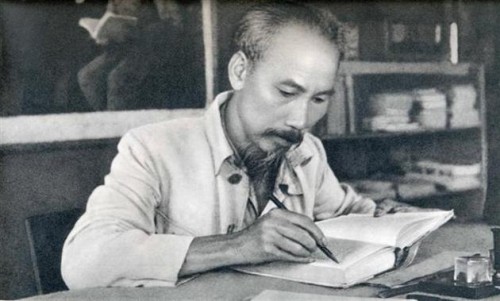 Bác Hồ Đã Học Ngôn Ngữ Nước Ngoài Như Thế Nào?
